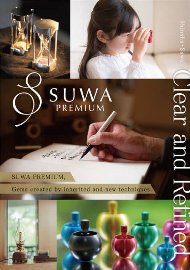 suwa ガラス の 里でガラスの展示や体験を楽しむ様子